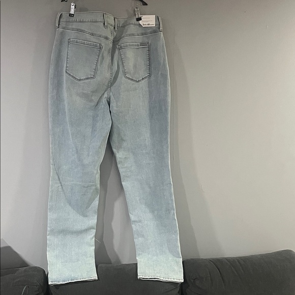 Eddie Bauer Women's Light Wash Straight Leg Jeans Size 18T - Picture 11 of 11